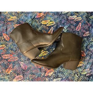 Frye & Co. Savi Black Heeled Booties 9.5